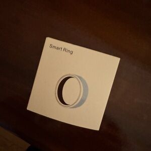 Smart Ring Box — White/Silver size 7
